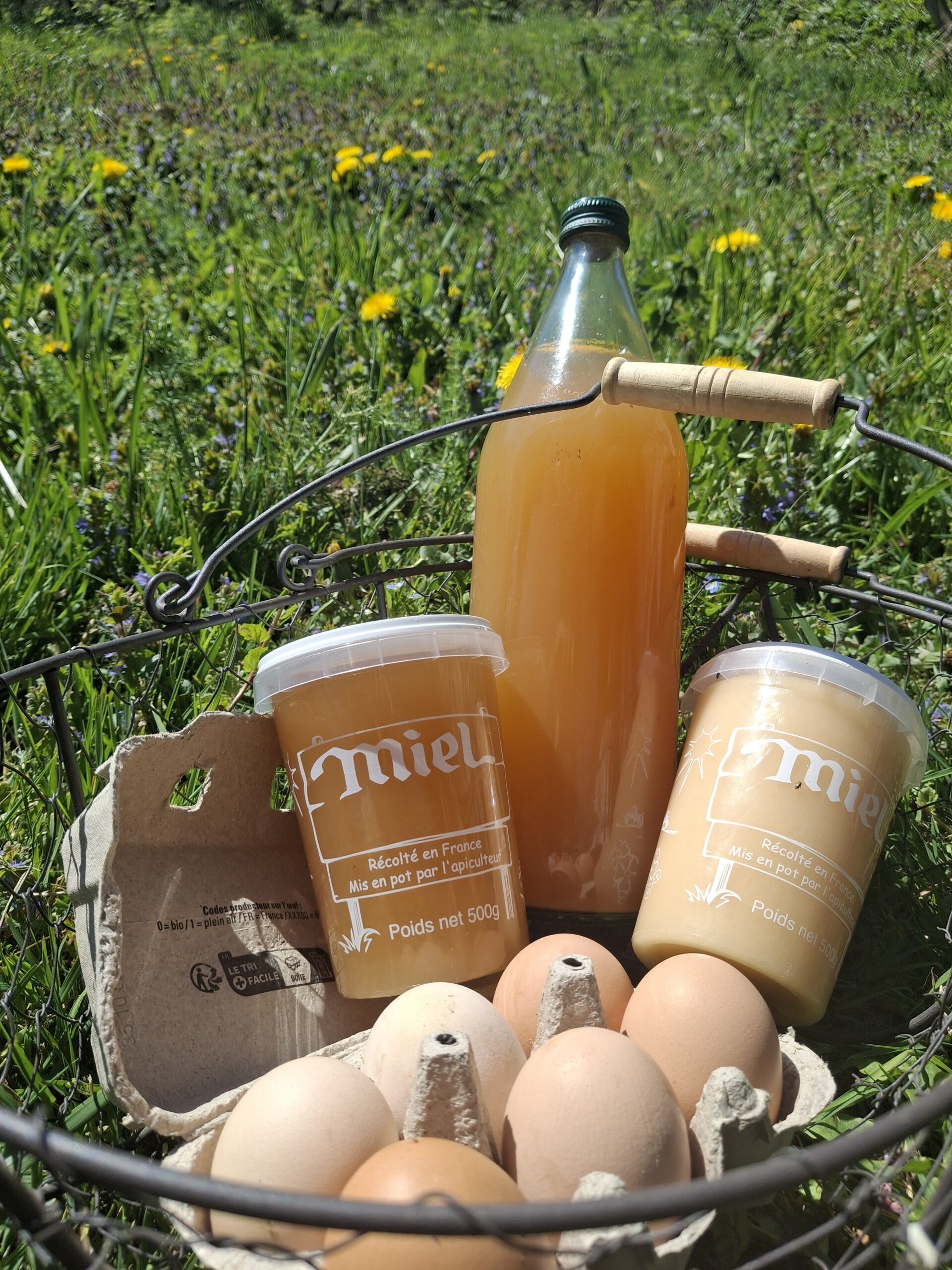 Jus de pomme, miel et oeuf vendu a la ferme Jus de pomme, miel et oeuf vendu a la ferme